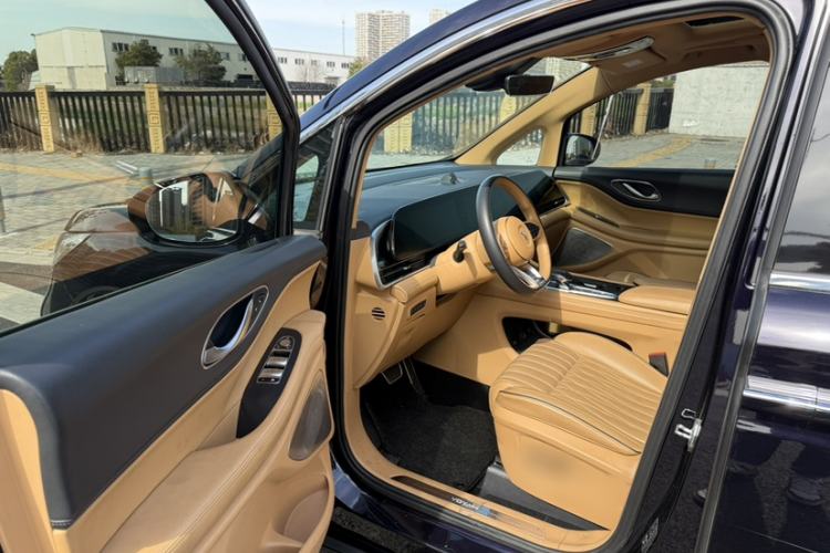 Used VOYAH Dream 2022 Low-Carbon Edition Dream+ Smart Enjoyment Package Right Front Seat