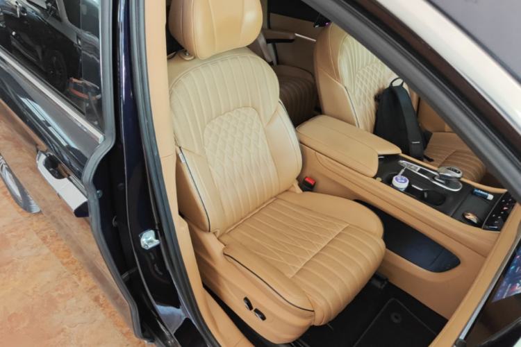 Used VOYAH Dream 2022 0-Emission Edition Dream+ Smart Range Package – 605 km Right Front Seat