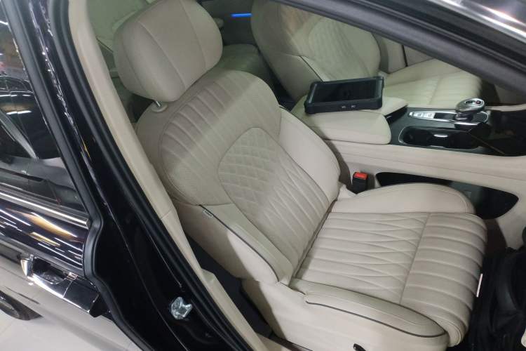 Used VOYAH Dream 2022 Low-Carbon Edition Dream+ Smart Enjoyment Package Right Front Seat