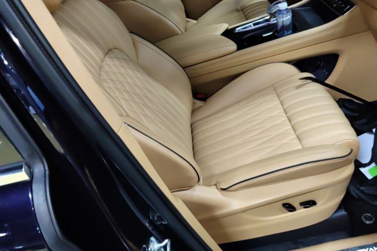 Used VOYAH Dream 2022 0-Emission Edition Dream+ Smart Range Package – 605 km Right Front Seat