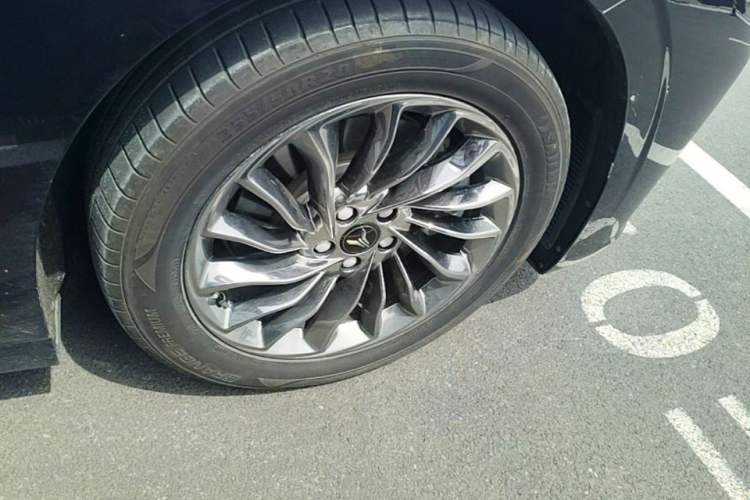 Used VOYAH Dream 2022 0-Emission Version Range of 475 km Right Front Wheel Hub