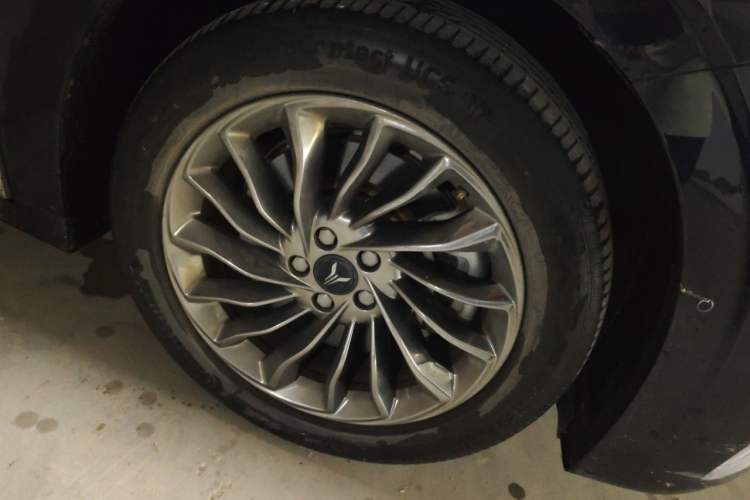 Used VOYAH Dream 2022 Low-Carbon Edition Dream+ Smart Enjoyment Package Right Front Wheel Hub