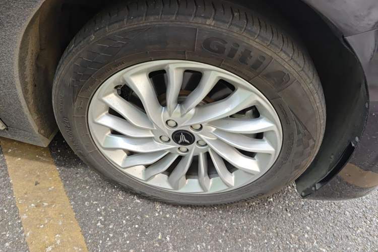 Used VOYAH Dream 2022 0-Emission Version Plus Intelligent Driving Package 475 km Right Front Wheel Hub