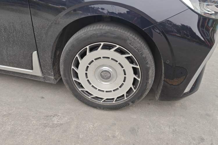 Used VOYAH Dream 2022 0-Emission Edition Dream+ Smart Range Package – 605 km Right Front Wheel Hub
