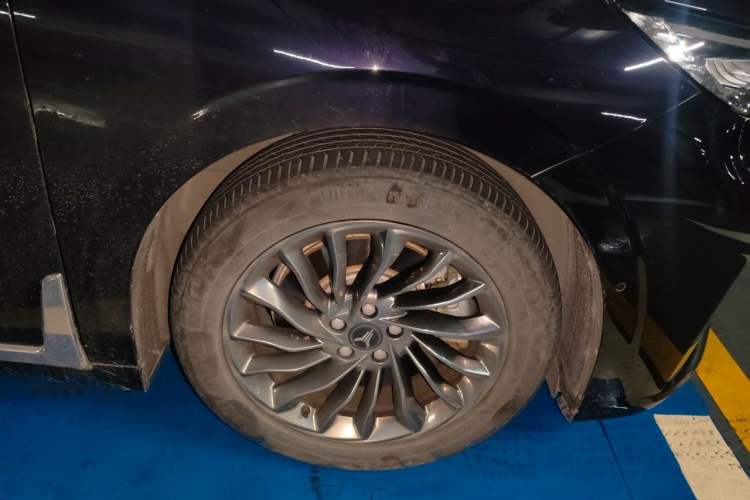 Used VOYAH Dream 2022 Low-Carbon Edition Dream+ Smart Enjoyment Package Right Front Wheel Hub