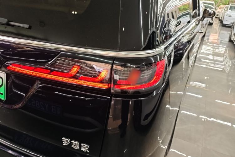 Used VOYAH Dream 2022 Low-Carbon Edition Dream+ Smart Enjoyment Package Right Rear Taillight