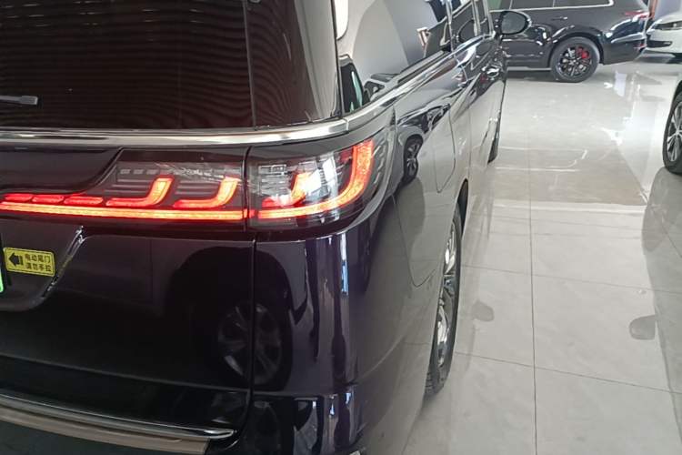 Used VOYAH Dream 2022 Low-Carbon Edition Dream+ Smart Enjoyment Package Right Rear Taillight