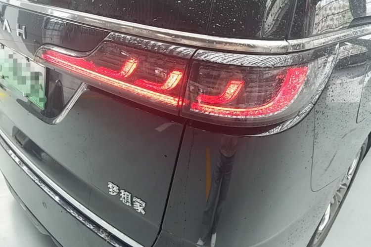 Used VOYAH Dream 2022 Low-Carbon Edition Dream+ Smart Enjoyment Package Right Rear Taillight