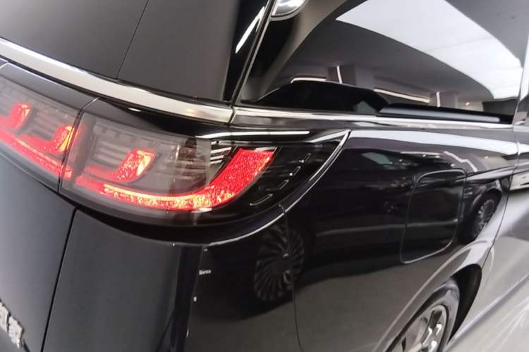 Used VOYAH Dream 2022 0-Emission Version Plus Intelligent Driving Package 475 km Right Rear Taillight