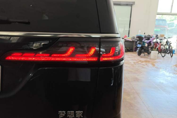 Used VOYAH Dream 2022 0-Emission Edition Dream+ Smart Range Package – 605 km Right Rear Taillight