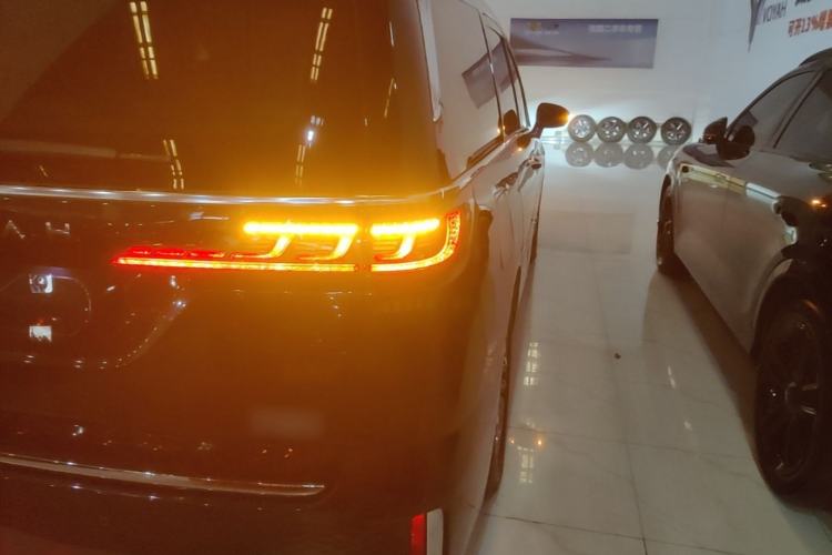 Used VOYAH Dream 2022 Low-Carbon Edition Dream+ Smart Enjoyment Package Right Rear Taillight