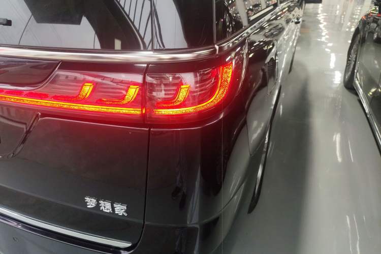 Used VOYAH Dream 2022 Low-Carbon Edition Plus Intelligent Driving Package Right Rear Taillight