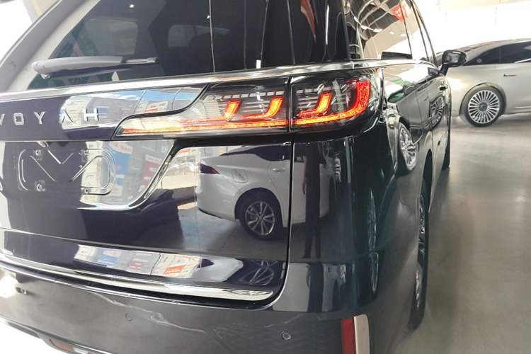 Used VOYAH Dream 2022 Low-Carbon Edition Dream+ Smart Enjoyment Package Right Rear Taillight