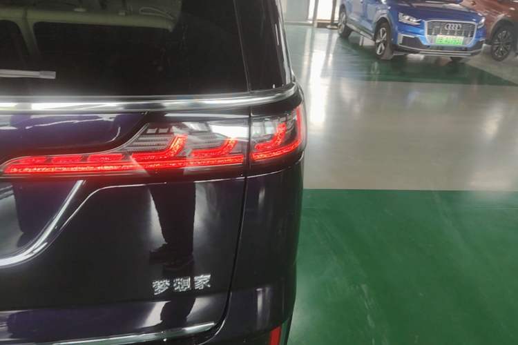Used VOYAH Dream 2022 Low-Carbon Edition Dream+ Smart Enjoyment Package Right Rear Taillight