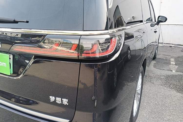 Used VOYAH Dream 2022 Zero-Carbon Edition Plus Intelligent Driving & Range Package—605 km Right Rear Taillight