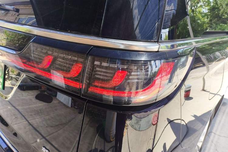Used VOYAH Dream 2022 0-Emission Version Plus Intelligent Driving Package 475 km Right Rear Taillight