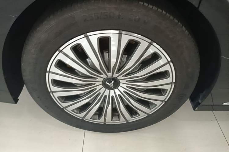 Used VOYAH Dream 2022 0-Emission Edition Dream+ Smart Range Package – 605 km Right Rear Wheel Hub