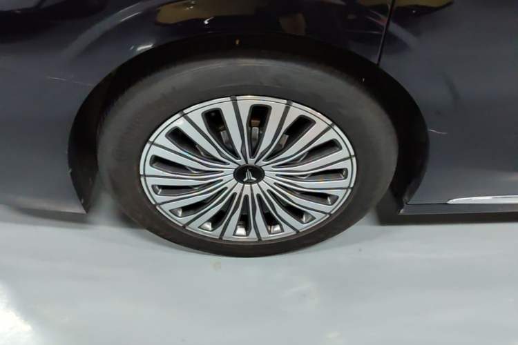 Used VOYAH Dream 2022 0-Emission Edition Dream+ Smart Range Package – 605 km Right Rear Wheel Hub