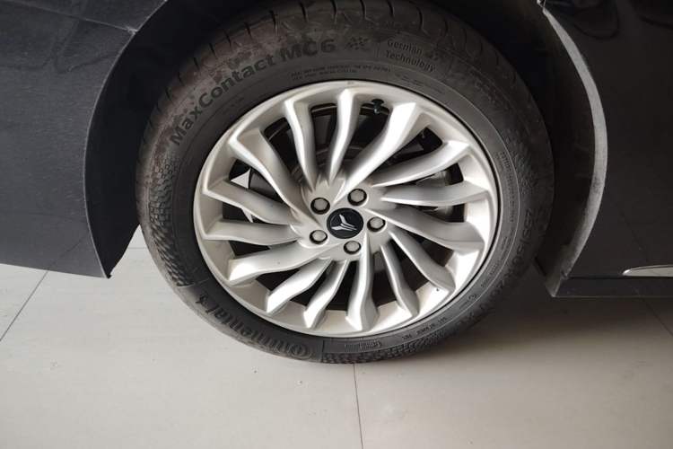 Used VOYAH Dream 2022 0-Emission Version Plus Intelligent Driving Package 475 km Right Rear Wheel Hub