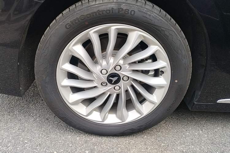 Used VOYAH Dream 2022 Zero-Carbon Edition Plus Intelligent Driving & Range Package—605 km Right Rear Wheel Hub