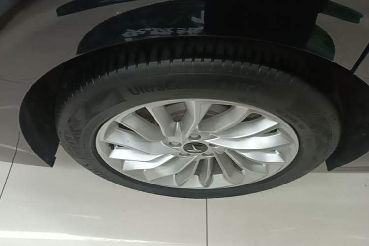 Used VOYAH Dream 2022 Low-Carbon Edition Plus Intelligent Driving Package Right Rear Wheel Hub