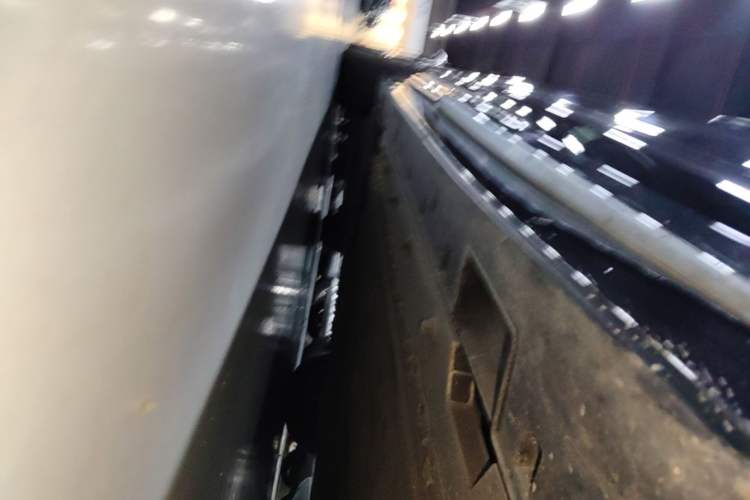 Used VOYAH Dream 2022 0-Emission Edition Dream+ Smart Range Package – 605 km Right Side Sill