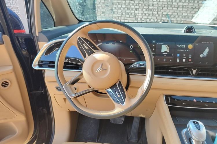 Used VOYAH Dream 2022 0-Emission Version Plus Intelligent Driving Package 475 km Steering Wheel
