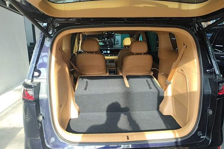 Used VOYAH Dream 2022 0-Carbon Edition Dream+ Smart Enjoyment Package 475 km Trunk