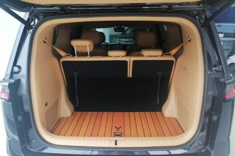Used VOYAH Dream 2022 Low-Carbon Edition Dream+ Smart Enjoyment Package Trunk
