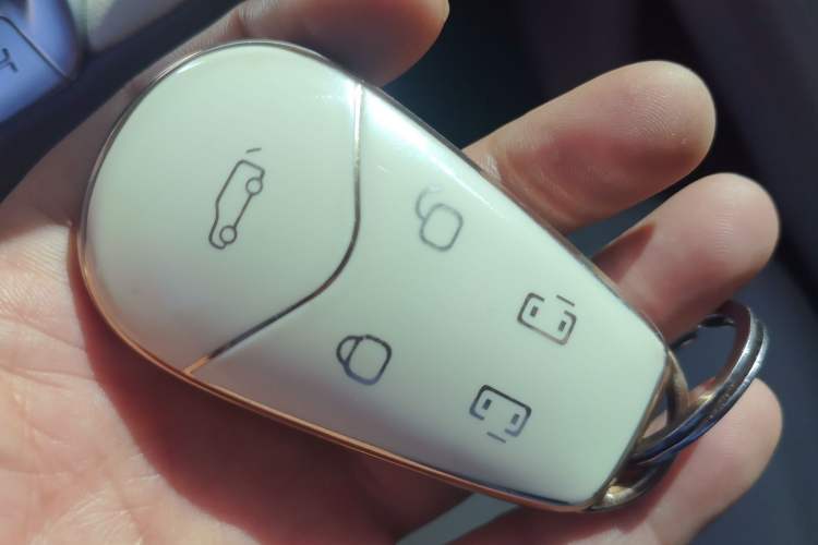 Used VOYAH Dream 2022 0-Emission Version Range of 475 km Vehicle Key