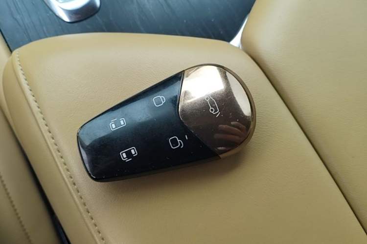 Used VOYAH Dream 2022 0-Emission Version Range of 475 km Vehicle Key