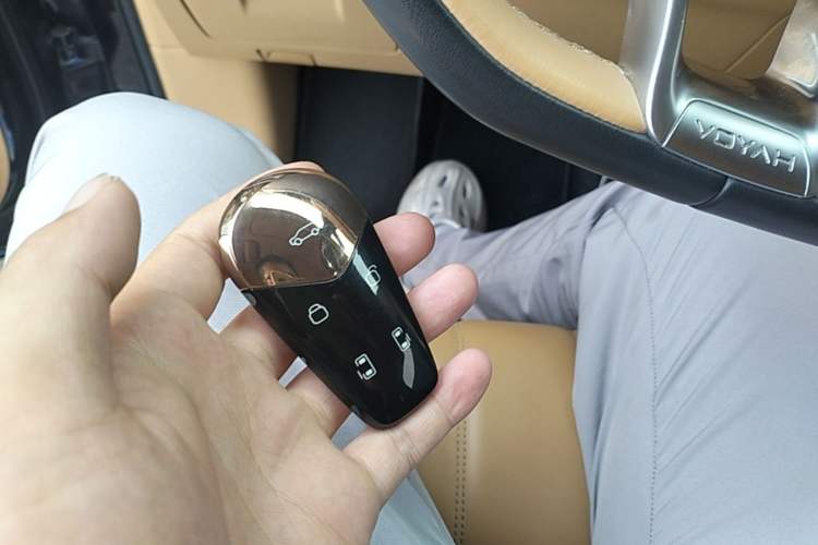 Used VOYAH Dream 2022 Zero-Carbon Edition Plus Intelligent Driving & Range Package—605 km Vehicle Key
