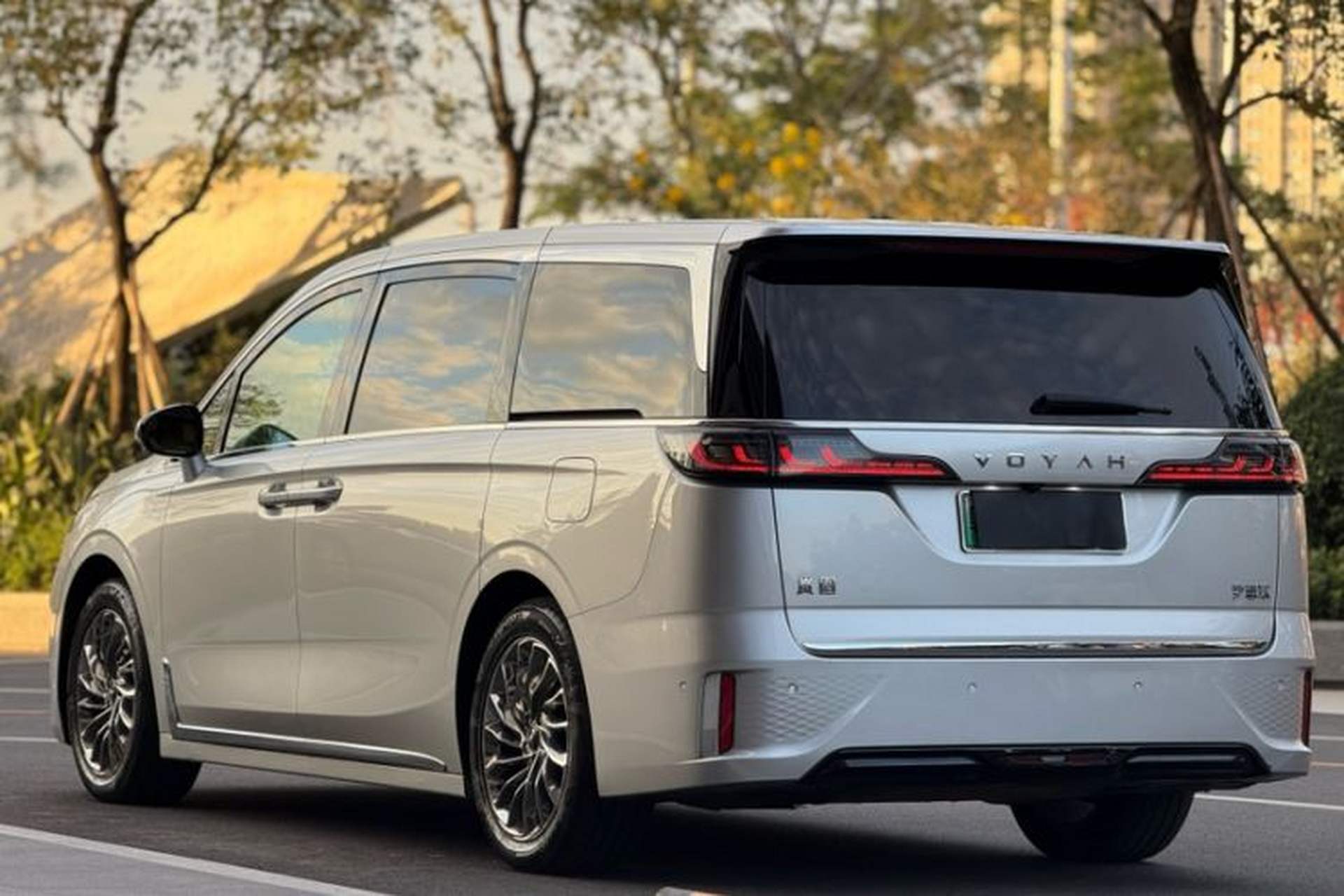 Used VOYAH Dream 2022 Low-Carbon Edition Dream+ Smart Enjoyment Package Exterior 1