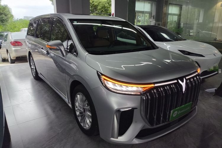Used VOYAH Dream 2022 Low-Carbon Edition Plus Intelligent Driving Package Front Right 45 Deg