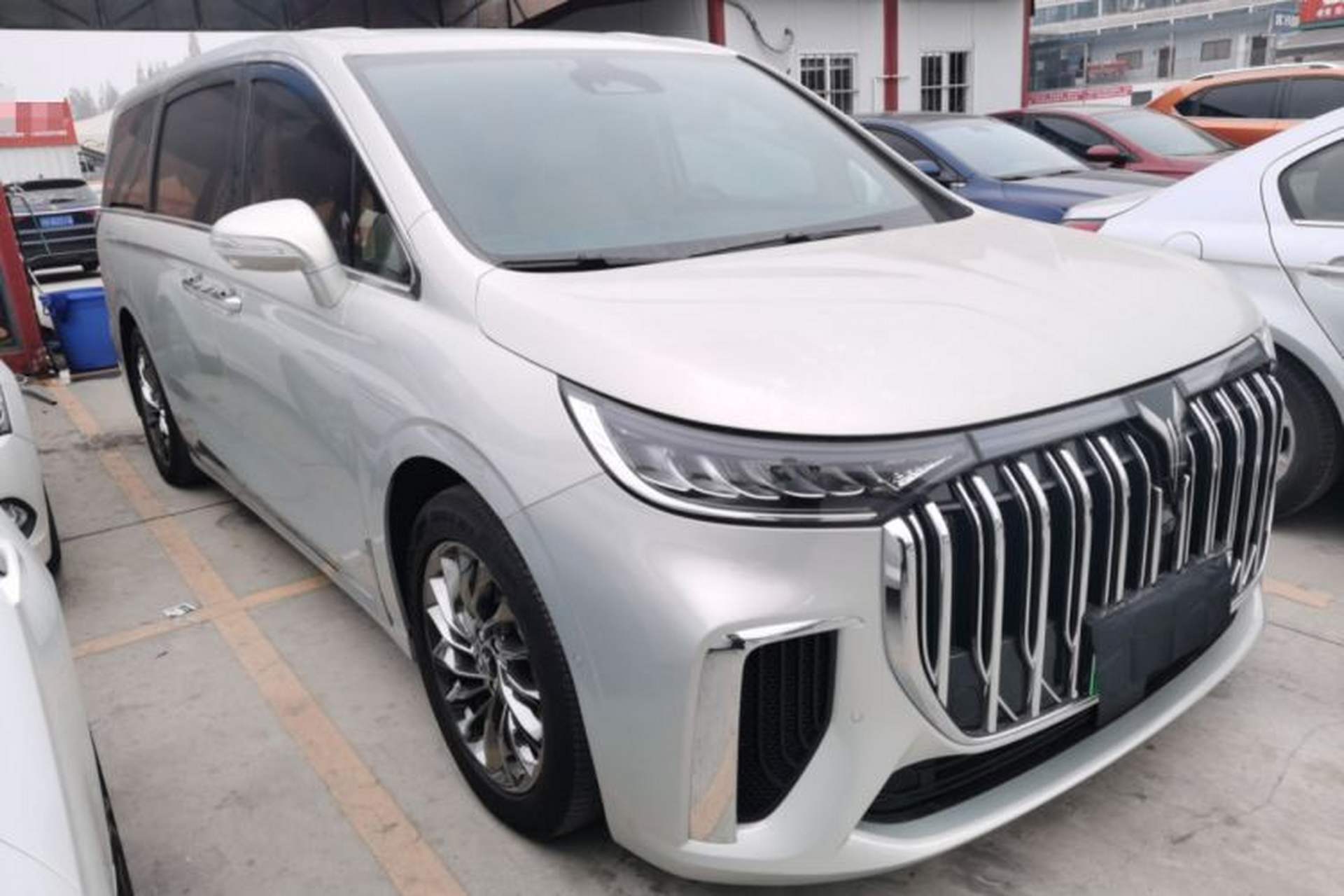 Used VOYAH Dream 2022 Low-Carbon Edition Dream+ Smart Enjoyment Package Front Right 45 Deg