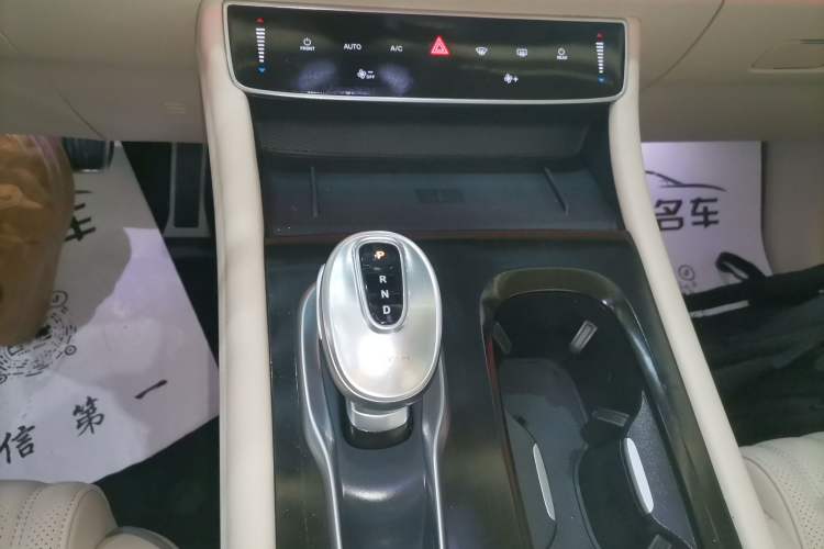 Used VOYAH Dream 2022 Low-Carbon Edition Dream+ Smart Enjoyment Package Gear Lever