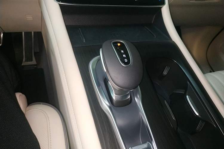 Used VOYAH Dream 2022 Low-Carbon Edition Dream+ Smart Enjoyment Package Gear Lever