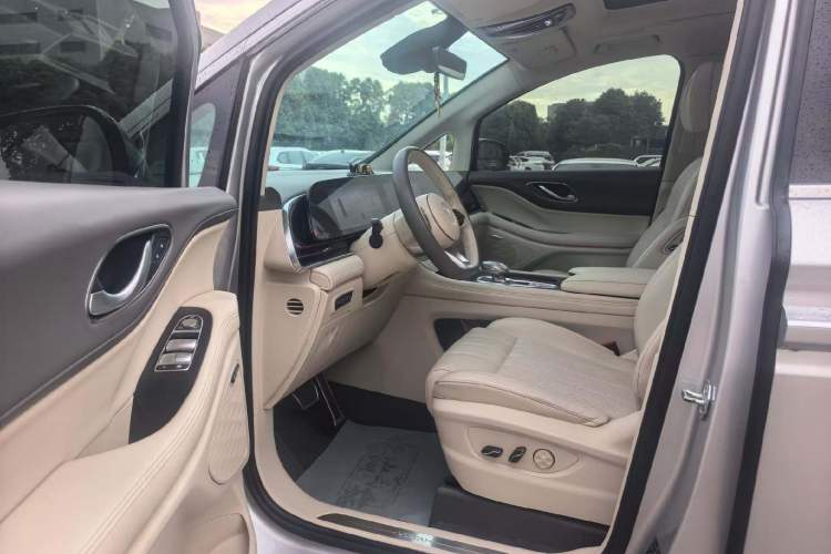 Used VOYAH Dream 2022 Low-Carbon Edition Plus Intelligent Driving Package Interior 2