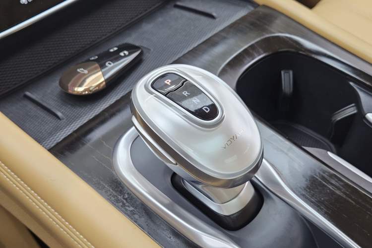 Used VOYAH Dream 2022 Low-Carbon Edition Plus Intelligent Driving Package Interior 8
