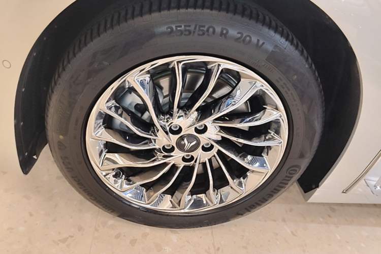 Used VOYAH Dream 2022 Low-Carbon Edition Dream+ Smart Enjoyment Package Left Front Wheel Hub