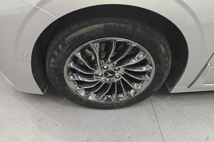 Used VOYAH Dream 2022 Low-Carbon Edition Dream+ Smart Enjoyment Package Left Front Wheel Hub