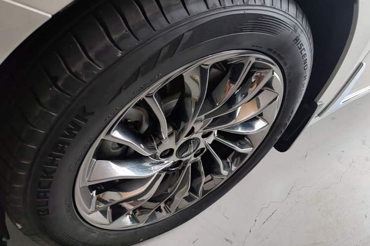 Used VOYAH Dream 2022 Low-Carbon Edition Dream+ Smart Enjoyment Package Left Front Wheel Hub