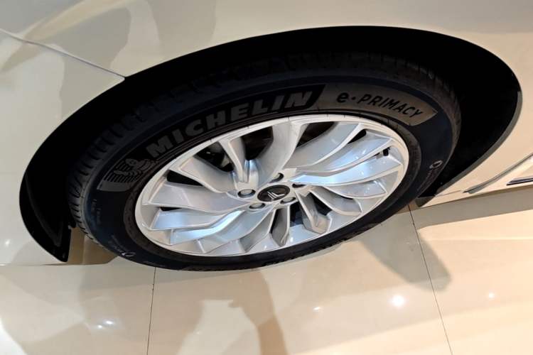 Used VOYAH Dream 2022 Low-Carbon Edition Dream+ Smart Enjoyment Package Left Front Wheel Hub