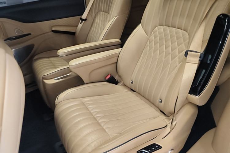 Used VOYAH Dream 2022 Low-Carbon Edition Dream+ Smart Enjoyment Package Left Rear Seat