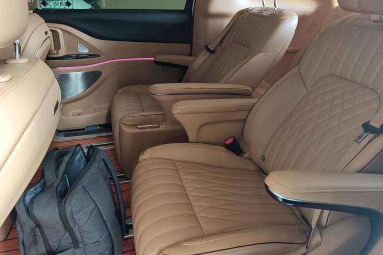 Used VOYAH Dream 2022 Low-Carbon Edition Dream+ Smart Enjoyment Package Left Rear Seat