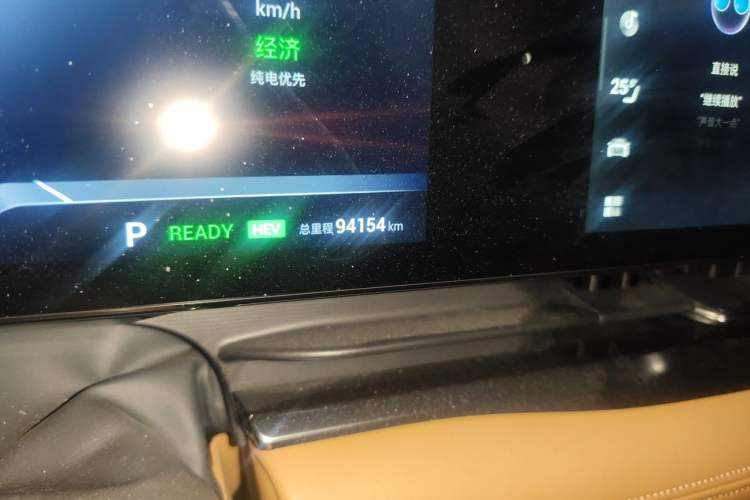 Used VOYAH Dream 2022 Low-Carbon Edition Home Odometer Close Up