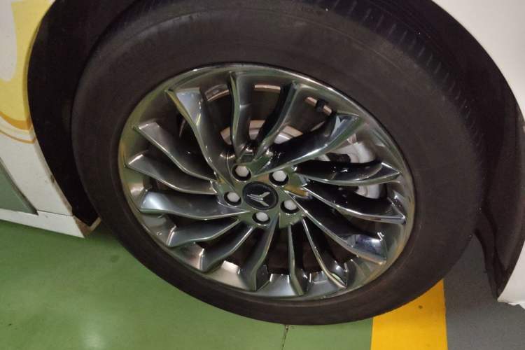Used VOYAH Dream 2022 Low-Carbon Edition Dream+ Smart Enjoyment Package Right Front Wheel Hub