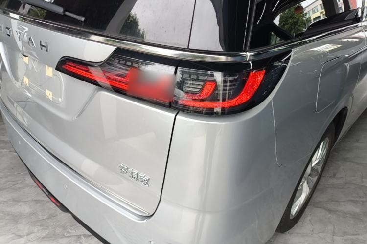 Used VOYAH Dream 2022 Low-Carbon Edition Plus Intelligent Driving Package Right Rear Taillight
