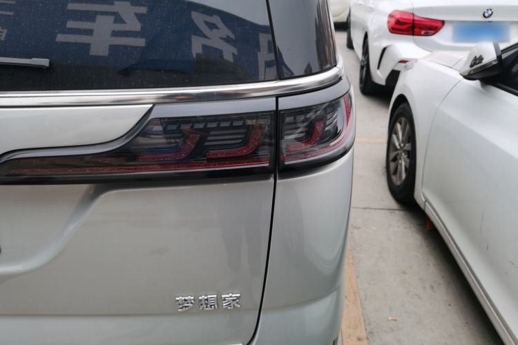 Used VOYAH Dream 2022 Low-Carbon Edition Dream+ Smart Enjoyment Package Right Rear Taillight