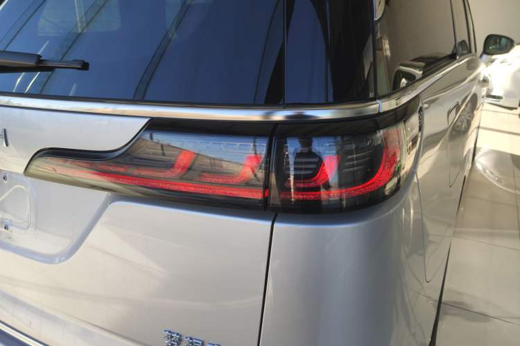 Used VOYAH Dream 2022 Low-Carbon Edition Dream+ Smart Enjoyment Package Right Rear Taillight